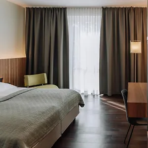 4* מלון Heinhotel Vienna Airport